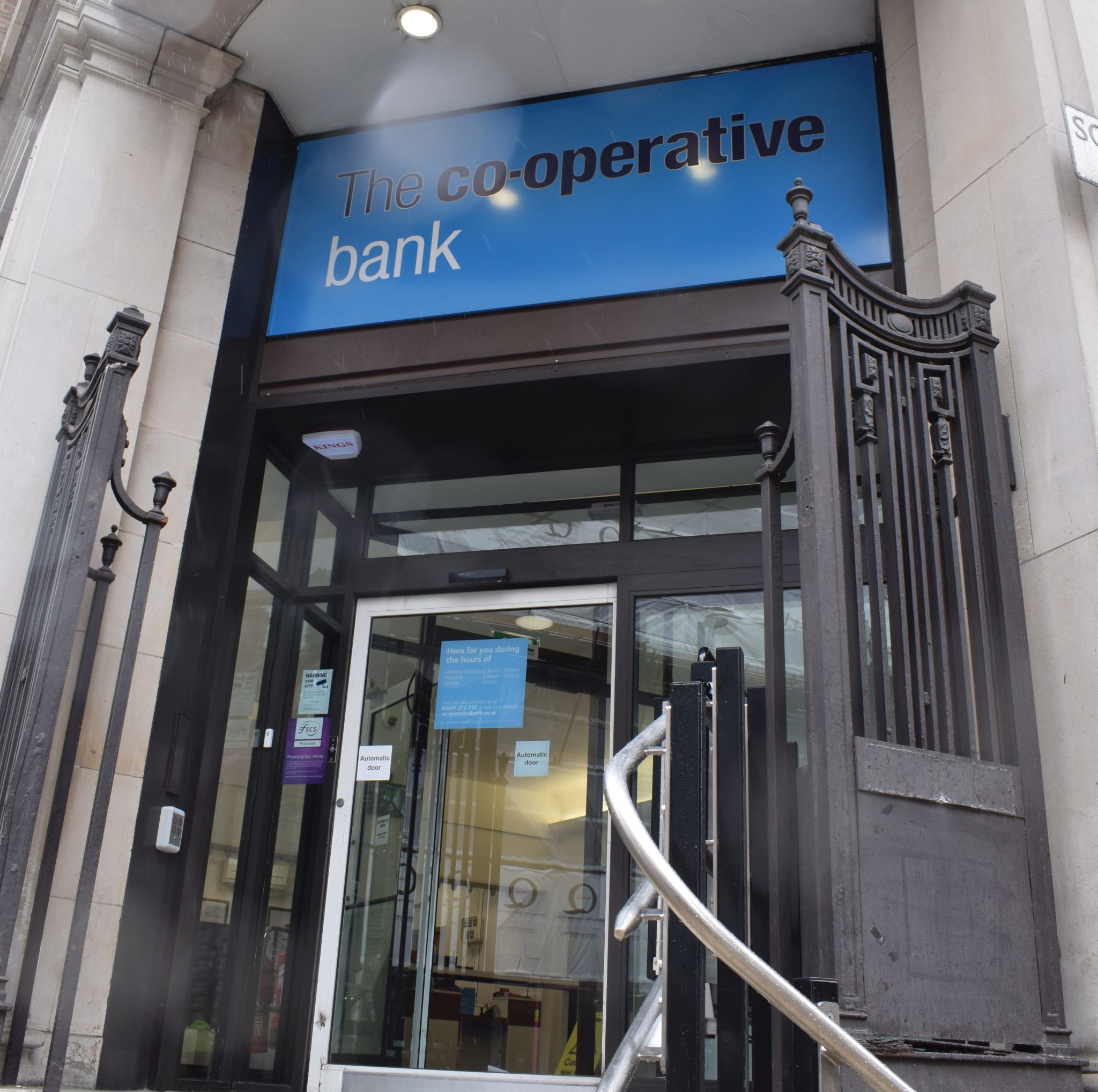 Другие банк телефоны. Co-operative Bank банк. Coop Bank. Cooperative Bank Англии. ОПС банк.